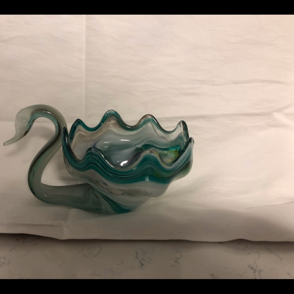Beautiful glass swan dish